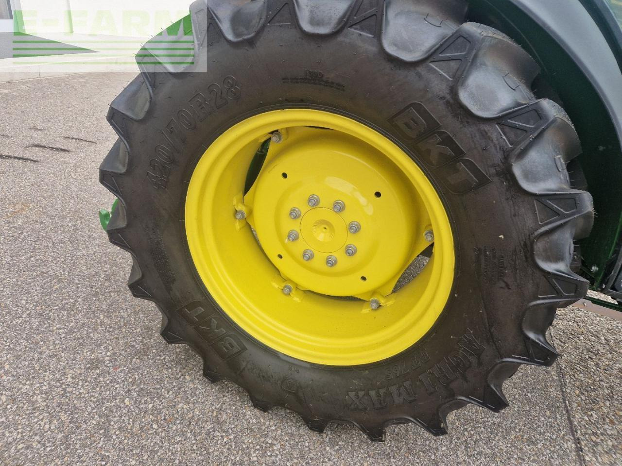 장궤형 트랙터 John Deere 5075 GF : 사진 12