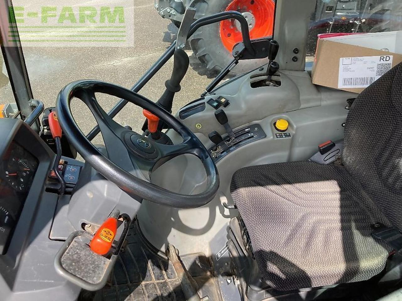 Kubota m7040 - 장궤형 트랙터 : 사진 3 Kubota m7040 - 장궤형 트랙터 : 사진 3