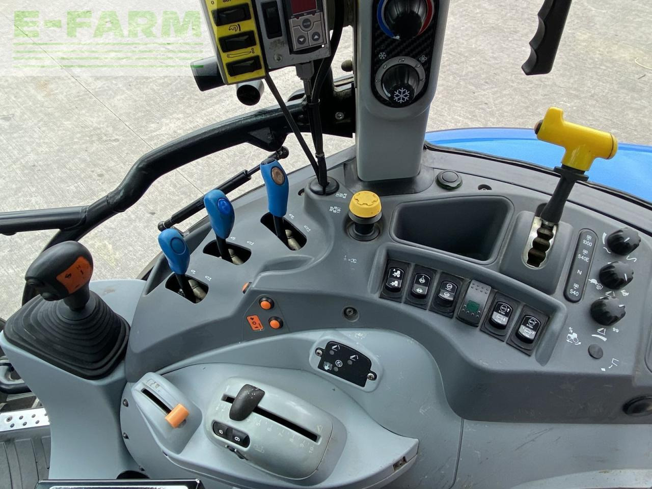 장궤형 트랙터 New Holland t5.105 electro command : 사진 17