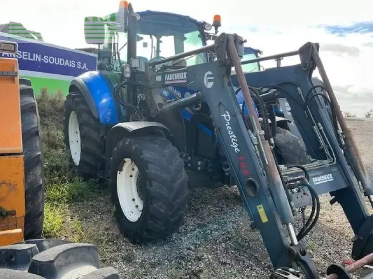 New Holland t5.105 - 장궤형 트랙터 : 사진 3 New Holland t5.105 - 장궤형 트랙터 : 사진 3