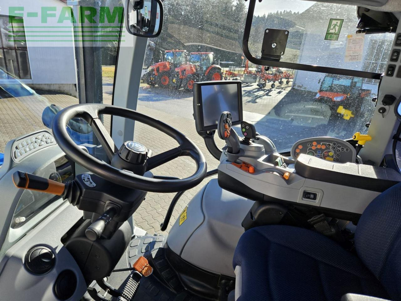 New Holland t6.180 dynamic command sidewinder ii SideWinder II - 장궤형 트랙터 : 사진 3 New Holland t6.180 dynamic command sidewinder ii SideWinder II - 장궤형 트랙터 : 사진 3