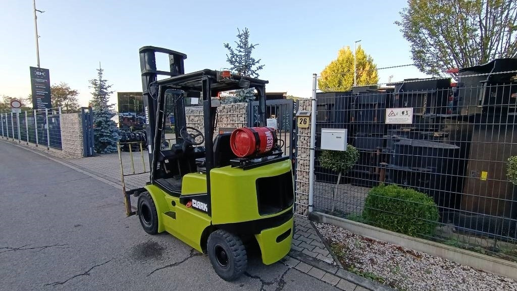 LPG 지게차 Clark CGP 25 Duplex, hydr. Seitenschieber, Hubhöhe 4,15 : 사진 21 LPG 지게차 Clark CGP 25 Duplex, hydr. Seitenschieber, Hubhöhe 4,15 : 사진 21