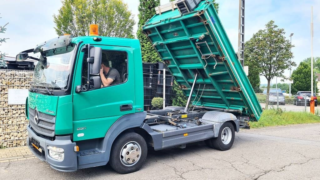 Mercedes-Benz Atego 821, 3-Seiten Meiller, Alubordwände, Kipper - 후크 리프트 트럭 : 사진 1 Mercedes-Benz Atego 821, 3-Seiten Meiller, Alubordwände, Kipper - 후크 리프트 트럭 : 사진 1