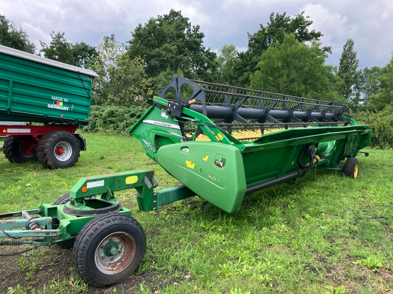 John Deere 630R mit Sonnenblumenvorsatz - 목초수확기 : 사진 1 John Deere 630R mit Sonnenblumenvorsatz - 목초수확기 : 사진 1