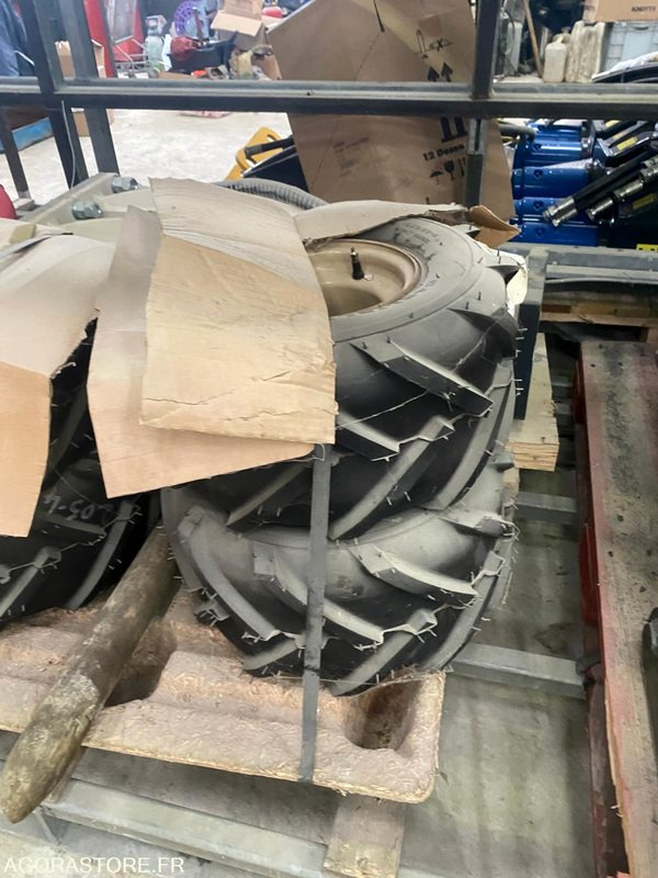 4 Roues completes CARLISLE 18 X 9.50-8 pour DITCH WITCH R300 - 건설장비 : 사진 2 4 Roues completes CARLISLE 18 X 9.50-8 pour DITCH WITCH R300 - 건설장비 : 사진 2