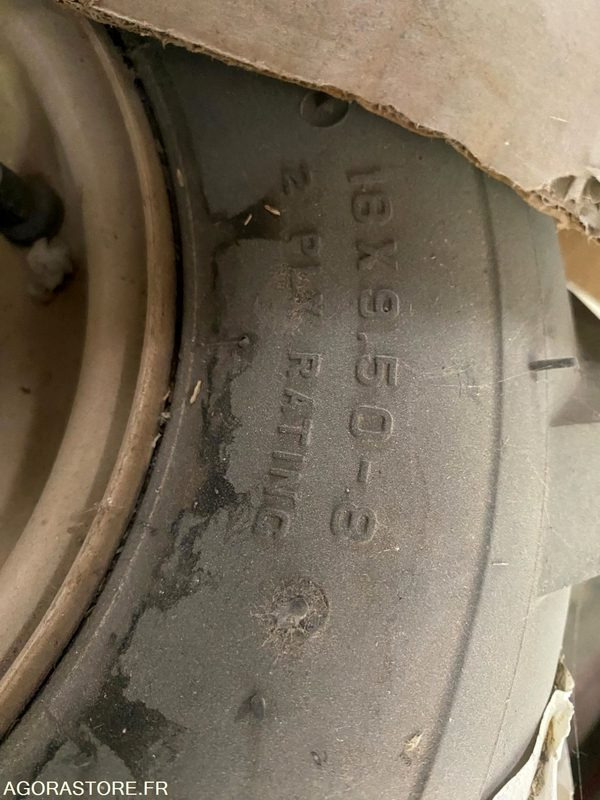 4 Roues completes CARLISLE 18 X 9.50-8 pour DITCH WITCH R300 - 건설장비 : 사진 5 4 Roues completes CARLISLE 18 X 9.50-8 pour DITCH WITCH R300 - 건설장비 : 사진 5
