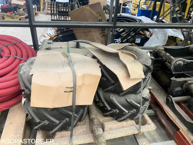 4 Roues completes CARLISLE 18 X 9.50-8 pour DITCH WITCH R300 - 건설장비 : 사진 1 4 Roues completes CARLISLE 18 X 9.50-8 pour DITCH WITCH R300 - 건설장비 : 사진 1