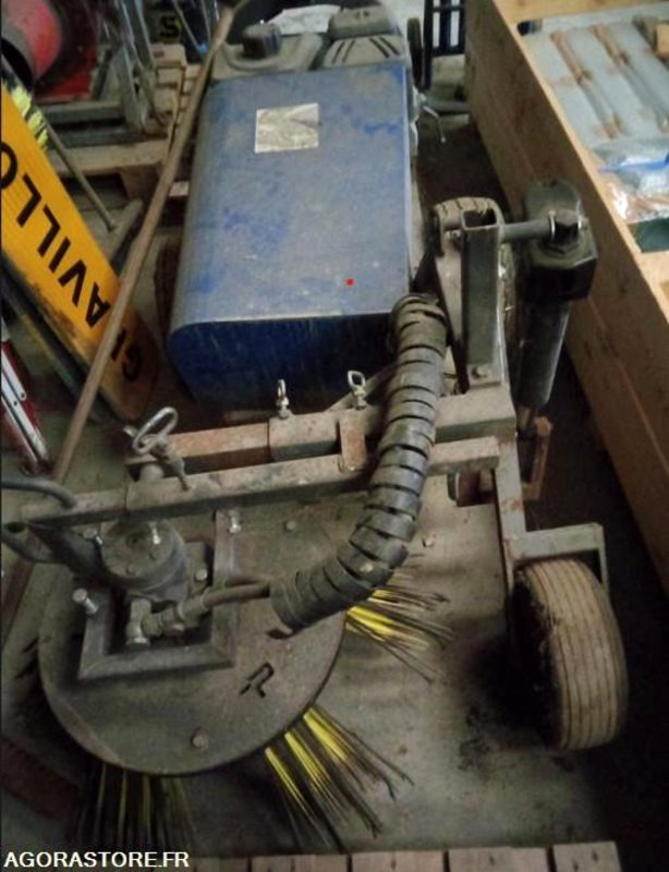 BALAYEUSE THERMIQUE - 거리 청소 차량 : 사진 1 BALAYEUSE THERMIQUE - 거리 청소 차량 : 사진 1