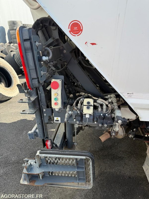 BOM 7.5T - 2020 - 60008 KMS - 쓰레기차 : 사진 4 BOM 7.5T - 2020 - 60008 KMS - 쓰레기차 : 사진 4