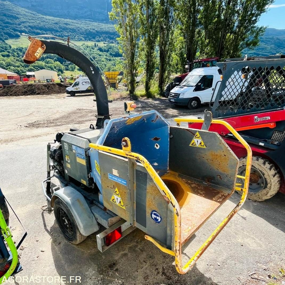 BROYEUR A BRANCHES ISEKI 150M - ANNÉE 2010 - 톱밥 제조기 : 사진 5 BROYEUR A BRANCHES ISEKI 150M - ANNÉE 2010 - 톱밥 제조기 : 사진 5