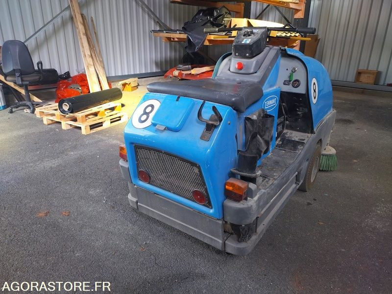 Balayeuse aspiratrice de trottoirs TENNANT LITTER HAWK 4100 - 거리 청소 차량 : 사진 2 Balayeuse aspiratrice de trottoirs TENNANT LITTER HAWK 4100 - 거리 청소 차량 : 사진 2