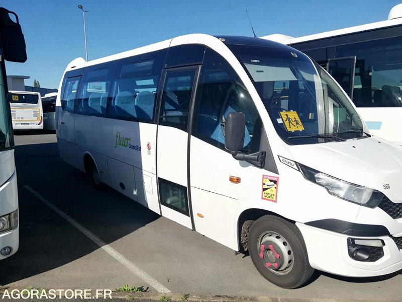 Bus Iveco UNVI 70C17 - 2017 - 120 000 km - 스쿨버스 : 사진 1 Bus Iveco UNVI 70C17 - 2017 - 120 000 km - 스쿨버스 : 사진 1