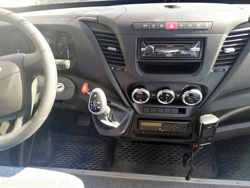 Bus Iveco UNVI 70C17 - 2017 - 120 000 km - 스쿨버스 : 사진 3 Bus Iveco UNVI 70C17 - 2017 - 120 000 km - 스쿨버스 : 사진 3