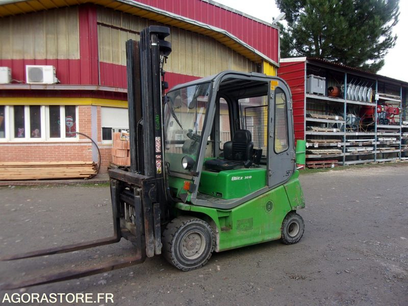 CHARIOT ÉLÉVATEUR 3 TONNES POSITIONNEUR DE FOURCHES ELECTRIQUE CESAB - 전기 지게차 : 사진 2 CHARIOT ÉLÉVATEUR 3 TONNES POSITIONNEUR DE FOURCHES ELECTRIQUE CESAB - 전기 지게차 : 사진 2
