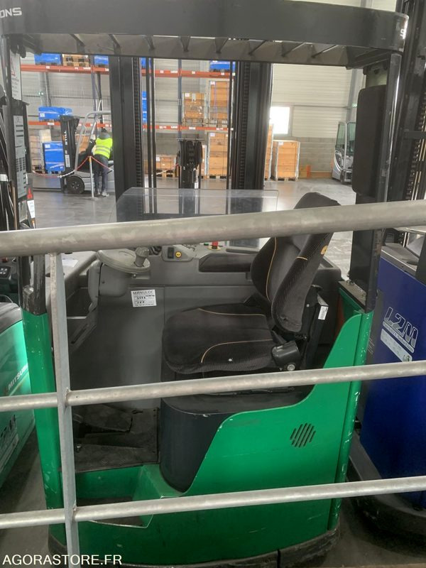 CHARIOT NISSAN CAT5 R489 AVEC CHARGEUR EN L'ETAT - 리치 트럭 : 사진 3 CHARIOT NISSAN CAT5 R489 AVEC CHARGEUR EN L'ETAT - 리치 트럭 : 사진 3