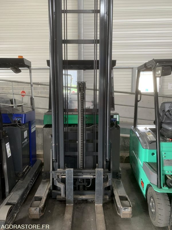 CHARIOT NISSAN CAT5 R489 AVEC CHARGEUR EN L'ETAT - 리치 트럭 : 사진 2 CHARIOT NISSAN CAT5 R489 AVEC CHARGEUR EN L'ETAT - 리치 트럭 : 사진 2