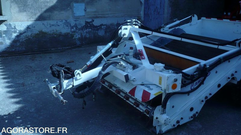 CRIBLEUR DE PLAGE TRACTÉ T160 N° de serie T067 - 스크리너 : 사진 1 CRIBLEUR DE PLAGE TRACTÉ T160 N° de serie T067 - 스크리너 : 사진 1