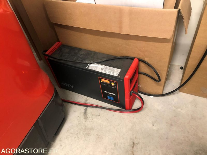 Chariot élévateur à mât rétractable - 리치 트럭 : 사진 1 Chariot élévateur à mât rétractable - 리치 트럭 : 사진 1