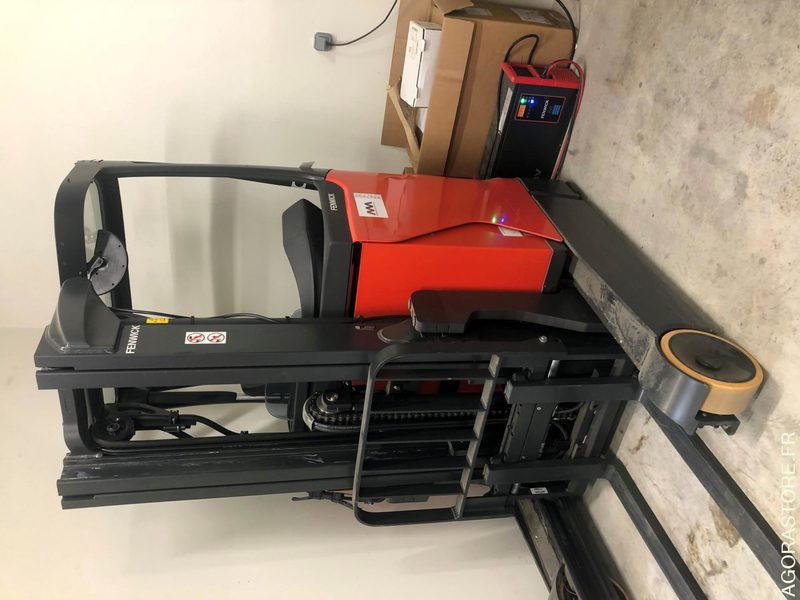 Chariot élévateur à mât rétractable - 리치 트럭 : 사진 2 Chariot élévateur à mât rétractable - 리치 트럭 : 사진 2