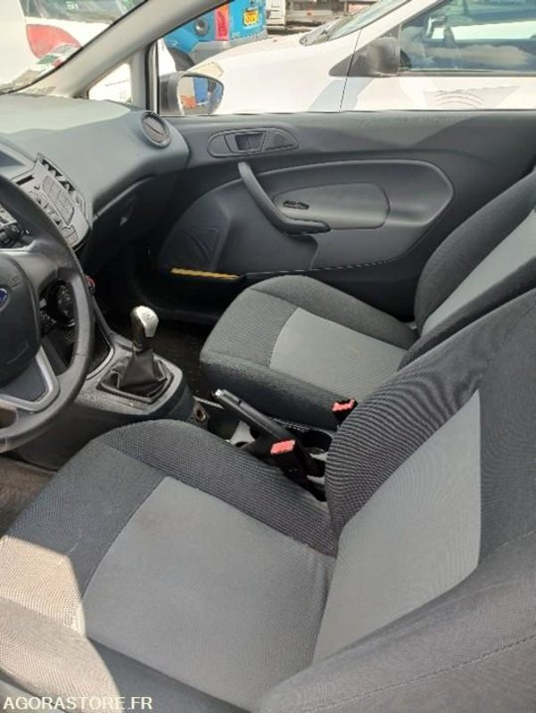 FORD FIESTA N°1 1.2 L– COULEUR BLANCHE - 차량 : 사진 3 FORD FIESTA N°1 1.2 L– COULEUR BLANCHE - 차량 : 사진 3