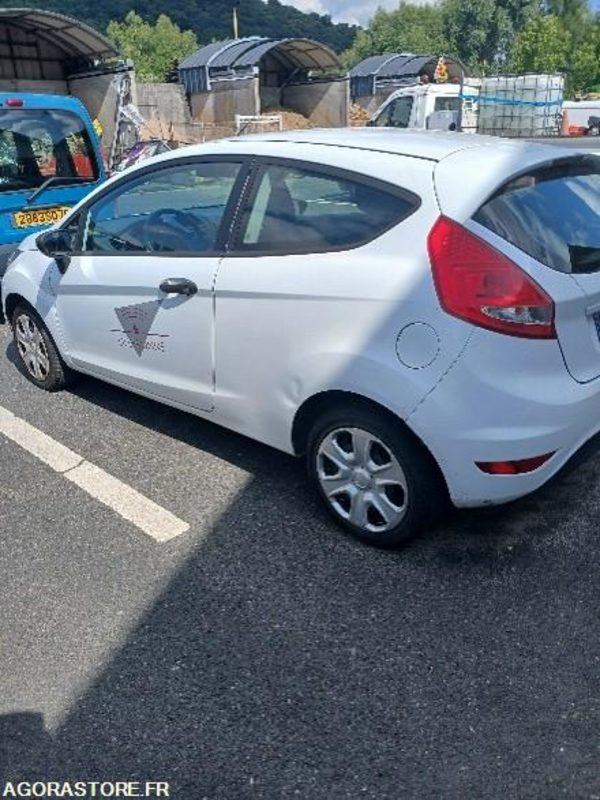 FORD FIESTA N°2 1.2 L– COULEUR BLANCHE - 차량 : 사진 1 FORD FIESTA N°2 1.2 L– COULEUR BLANCHE - 차량 : 사진 1