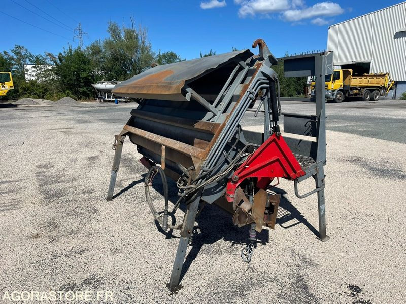 GRAVILLONNEUR ROLA 450 MAUGUIN D'OCCASION - 아스팔트 기계 : 사진 5 GRAVILLONNEUR ROLA 450 MAUGUIN D'OCCASION - 아스팔트 기계 : 사진 5