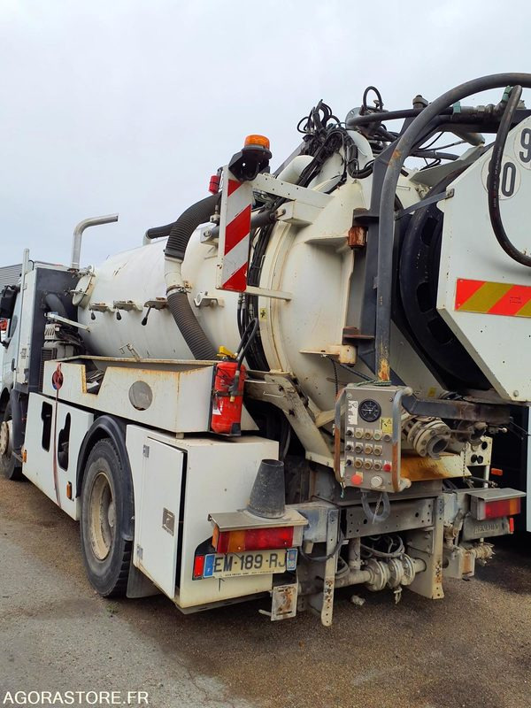 HYDROCUREUR 19T RIVARD - 2004 / 262 122 KM - 진공 흡입 트럭 : 사진 2 HYDROCUREUR 19T RIVARD - 2004 / 262 122 KM - 진공 흡입 트럭 : 사진 2