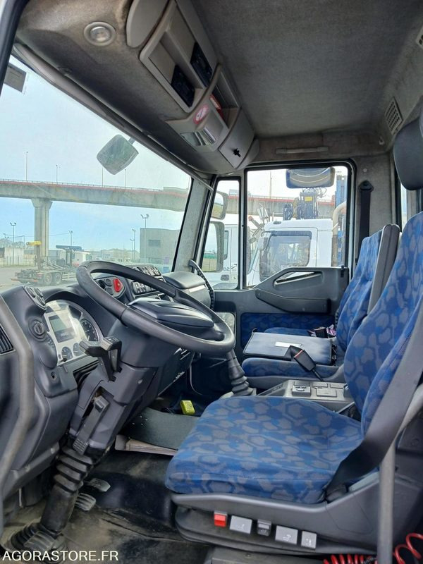 IVECO 12T/PORTE ENGINS - AS228MB - 2004 / 377 166 KM - 트럭 : 사진 5 IVECO 12T/PORTE ENGINS - AS228MB - 2004 / 377 166 KM - 트럭 : 사진 5