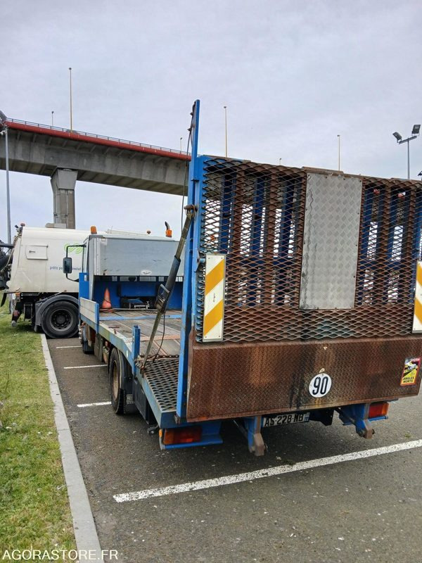 IVECO 12T/PORTE ENGINS - AS228MB - 2004 / 377 166 KM - 트럭 : 사진 4 IVECO 12T/PORTE ENGINS - AS228MB - 2004 / 377 166 KM - 트럭 : 사진 4