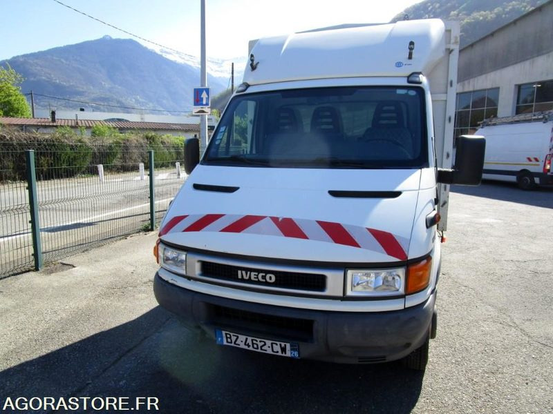 IVECO DAILY 35C11 du 28/04/2000 (Contrôle Technique joint) - 패널 밴 : 사진 1 IVECO DAILY 35C11 du 28/04/2000 (Contrôle Technique joint) - 패널 밴 : 사진 1