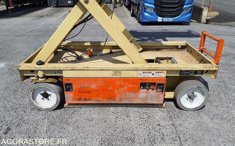 고가작업 플랫폼 JLG 2646 ES  NACELLE CISEAU ÉLECTRIQUE 10 M ÉTROIT : 사진 16