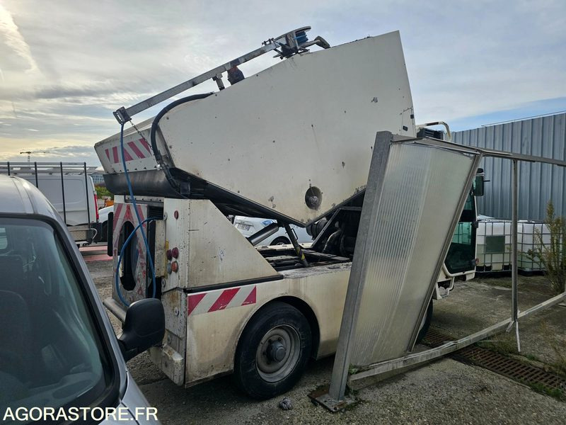 LAVEUSE MATIS - 2013 - 8370 h - NA5L3A0010 - 거리 청소 차량 : 사진 3 LAVEUSE MATIS - 2013 - 8370 h - NA5L3A0010 - 거리 청소 차량 : 사진 3