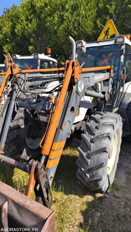 Lot Renault - Tracteur ergos 110-CF 056 - 2001 - 11404 et CHARGEUR FAUCHEUX TRF0 - 장궤형 트랙터 : 사진 2 Lot Renault - Tracteur ergos 110-CF 056 - 2001 - 11404 et CHARGEUR FAUCHEUX TRF0 - 장궤형 트랙터 : 사진 2