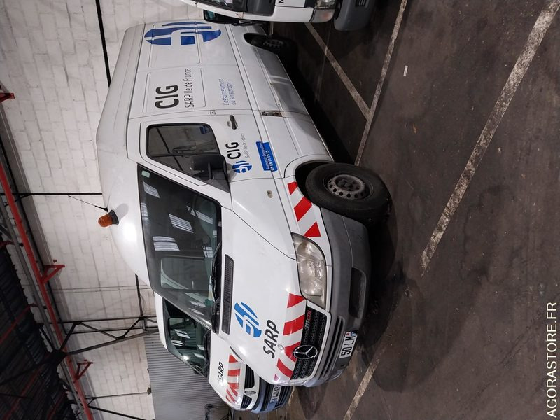 MERCEDES Sprinter fourgon 2006 175000Km Roulant sans CT PRO UNIQUEMENT - 패널 밴 : 사진 2 MERCEDES Sprinter fourgon 2006 175000Km Roulant sans CT PRO UNIQUEMENT - 패널 밴 : 사진 2