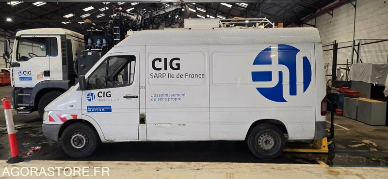 MERCEDES Sprinter fourgon 2006 175000Km Roulant sans CT PRO UNIQUEMENT - 패널 밴 : 사진 4 MERCEDES Sprinter fourgon 2006 175000Km Roulant sans CT PRO UNIQUEMENT - 패널 밴 : 사진 4