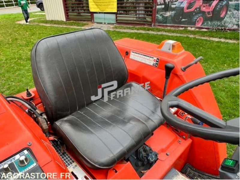 MICROTRACTEUR KUBOTA L1-185 4RM 3 CYLINDRES DIESEL 1300CM3 DANS L'ETAT - 장궤형 트랙터 : 사진 4 MICROTRACTEUR KUBOTA L1-185 4RM 3 CYLINDRES DIESEL 1300CM3 DANS L'ETAT - 장궤형 트랙터 : 사진 4