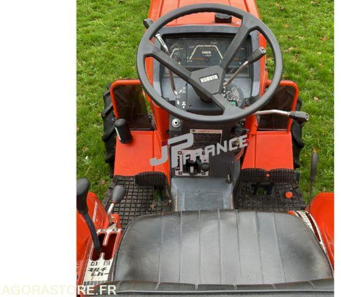 MICROTRACTEUR KUBOTA L1-185 4RM 3 CYLINDRES DIESEL 1300CM3 DANS L'ETAT - 장궤형 트랙터 : 사진 5 MICROTRACTEUR KUBOTA L1-185 4RM 3 CYLINDRES DIESEL 1300CM3 DANS L'ETAT - 장궤형 트랙터 : 사진 5