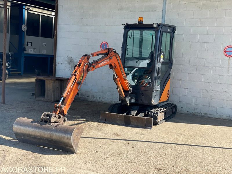 MINI-PELLE SUR CHENILLE CAOUTCHOUC HITACHI ZX17U-2 15CV 1.9T AVEC 3 GODETS - 굴착기 : 사진 1 MINI-PELLE SUR CHENILLE CAOUTCHOUC HITACHI ZX17U-2 15CV 1.9T AVEC 3 GODETS - 굴착기 : 사진 1