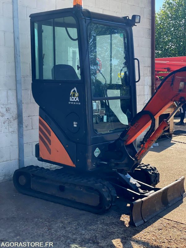 MINI-PELLE SUR CHENILLE CAOUTCHOUC HITACHI ZX17U-2 15CV 1.9T AVEC 3 GODETS - 굴착기 : 사진 4 MINI-PELLE SUR CHENILLE CAOUTCHOUC HITACHI ZX17U-2 15CV 1.9T AVEC 3 GODETS - 굴착기 : 사진 4