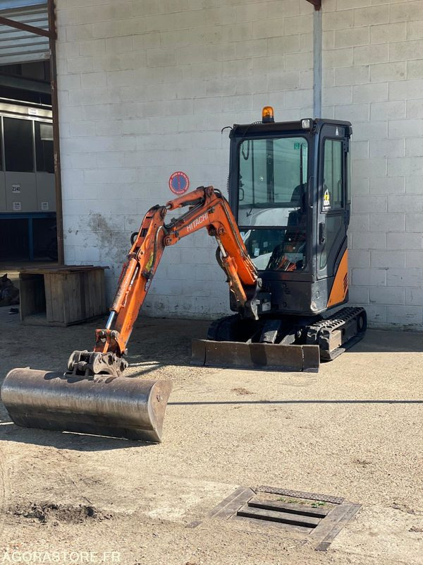 MINI-PELLE SUR CHENILLE CAOUTCHOUC HITACHI ZX17U-2 15CV 1.9T AVEC 3 GODETS - 굴착기 : 사진 1 MINI-PELLE SUR CHENILLE CAOUTCHOUC HITACHI ZX17U-2 15CV 1.9T AVEC 3 GODETS - 굴착기 : 사진 1