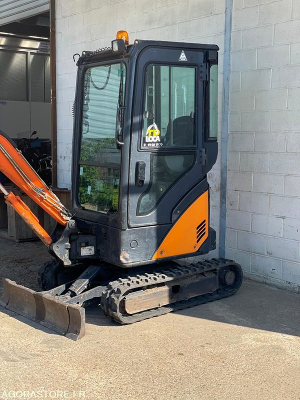 굴착기 MINI-PELLE SUR CHENILLE CAOUTCHOUC HITACHI ZX17U-2  15CV 1.9T AVEC 3 GODETS : 사진 6