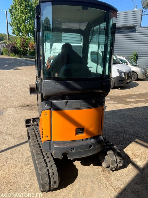 굴착기 MINI-PELLE SUR CHENILLE CAOUTCHOUC HITACHI ZX17U-2  15CV 1.9T AVEC 3 GODETS : 사진 10