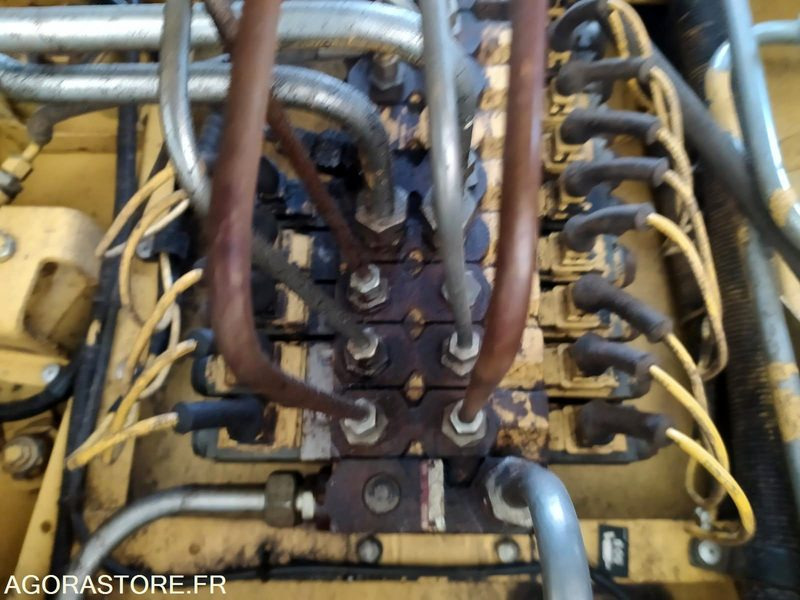 MOISSONNEUSE BATTEUSE NEW HOLLAND - 1997 - MOTEUR 4140H ET BATTEUR 5260H - 농업용 기계 : 사진 5 MOISSONNEUSE BATTEUSE NEW HOLLAND - 1997 - MOTEUR 4140H ET BATTEUR 5260H - 농업용 기계 : 사진 5