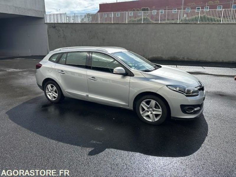 Megane III Phase 3 Estate 1.5 dCi 110 cv BVA DN561LX - 스테이션 왜건 : 사진 2 Megane III Phase 3 Estate 1.5 dCi 110 cv BVA DN561LX - 스테이션 왜건 : 사진 2