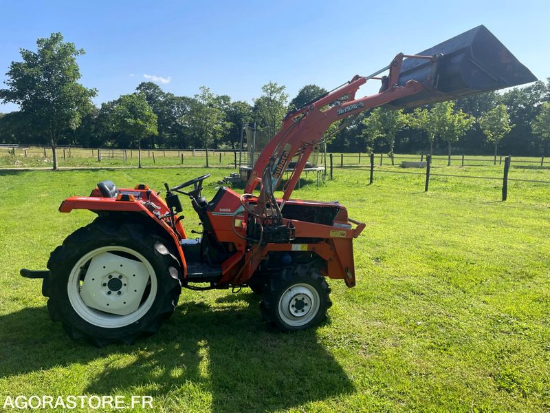 Micro-tracteur Kubota L1-185 - 장궤형 트랙터 : 사진 2 Micro-tracteur Kubota L1-185 - 장궤형 트랙터 : 사진 2