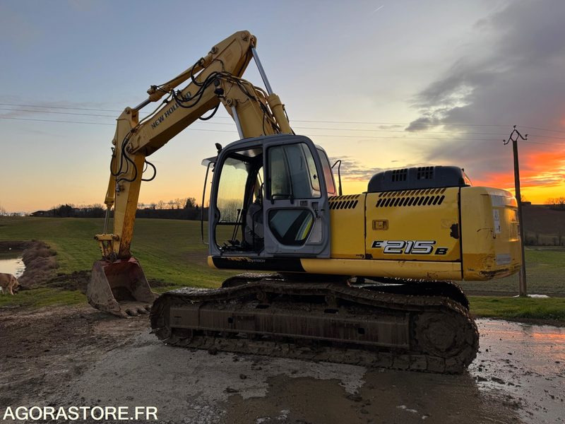 PELLE NEW HOLLAND E215B - 2009 - 11000 heures - 굴착기 : 사진 1 PELLE NEW HOLLAND E215B - 2009 - 11000 heures - 굴착기 : 사진 1