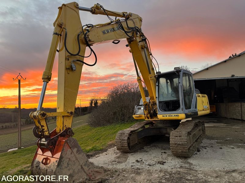 PELLE NEW HOLLAND E215B - 2009 - 11000 heures - 굴착기 : 사진 5 PELLE NEW HOLLAND E215B - 2009 - 11000 heures - 굴착기 : 사진 5