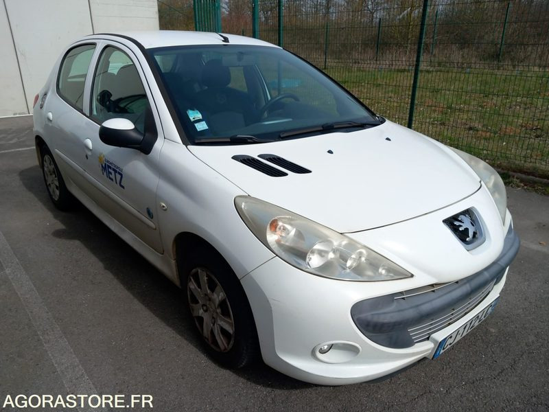 PEUGEOT 206+ 1.4i 73 cv - bon état - 93 000 km - SANS CT - CJ-112- LC - 차량 : 사진 2 PEUGEOT 206+ 1.4i 73 cv - bon état - 93 000 km - SANS CT - CJ-112- LC - 차량 : 사진 2