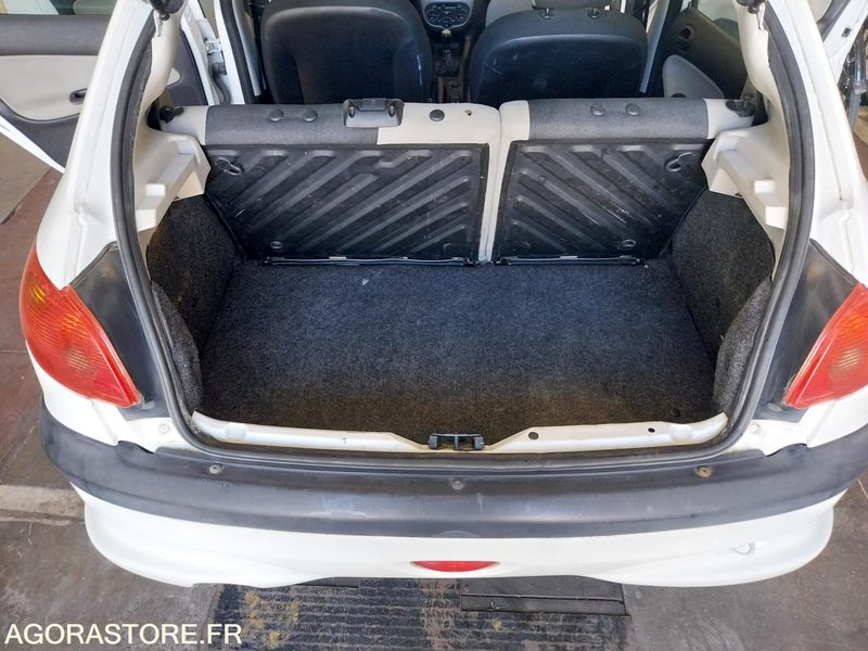 PEUGEOT 206 101700kms - 2005 - 차량 : 사진 4 PEUGEOT 206 101700kms - 2005 - 차량 : 사진 4