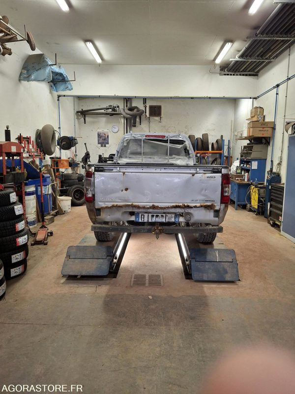 PICK UP D MAX   ISUZU - 픽업트럭 : 사진 2 PICK UP D MAX   ISUZU - 픽업트럭 : 사진 2